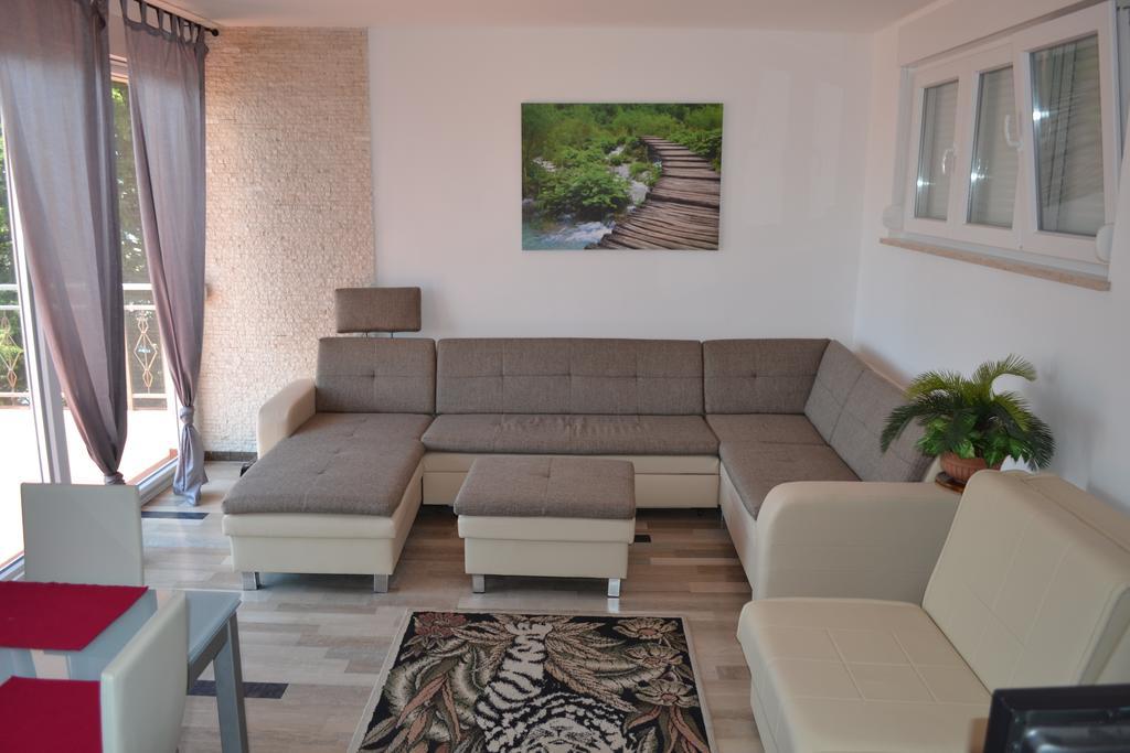 Apartments Lungomare Умаг Стая снимка