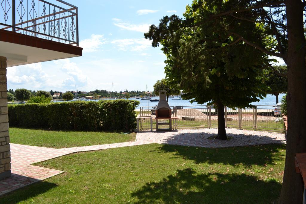 Apartments Lungomare Умаг Стая снимка